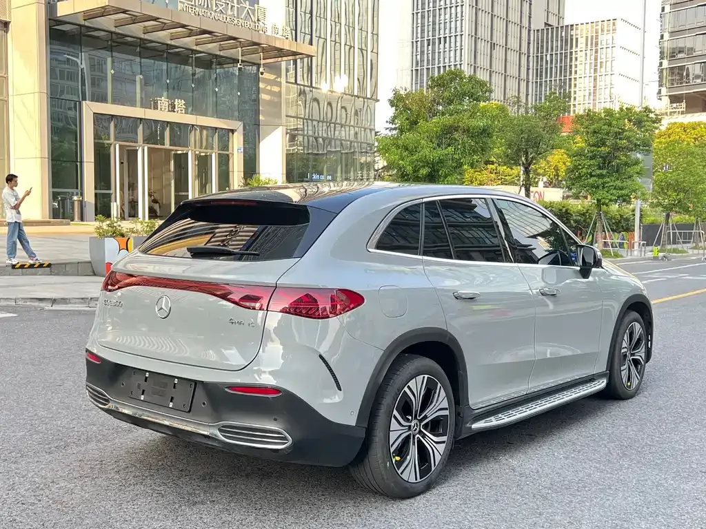 Mercedes-Benz EQE SUV — фото 5