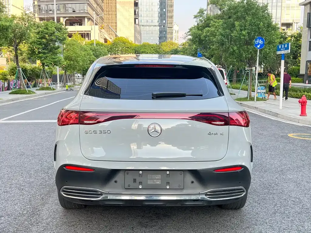 Mercedes-Benz EQE SUV — фото 10