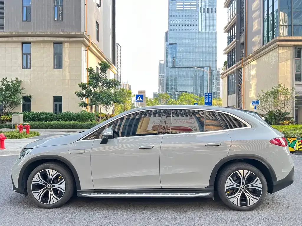 Mercedes-Benz EQE SUV — фото 9