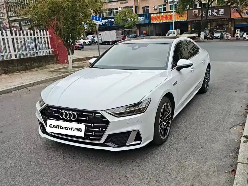 Audi A7L — фото 1