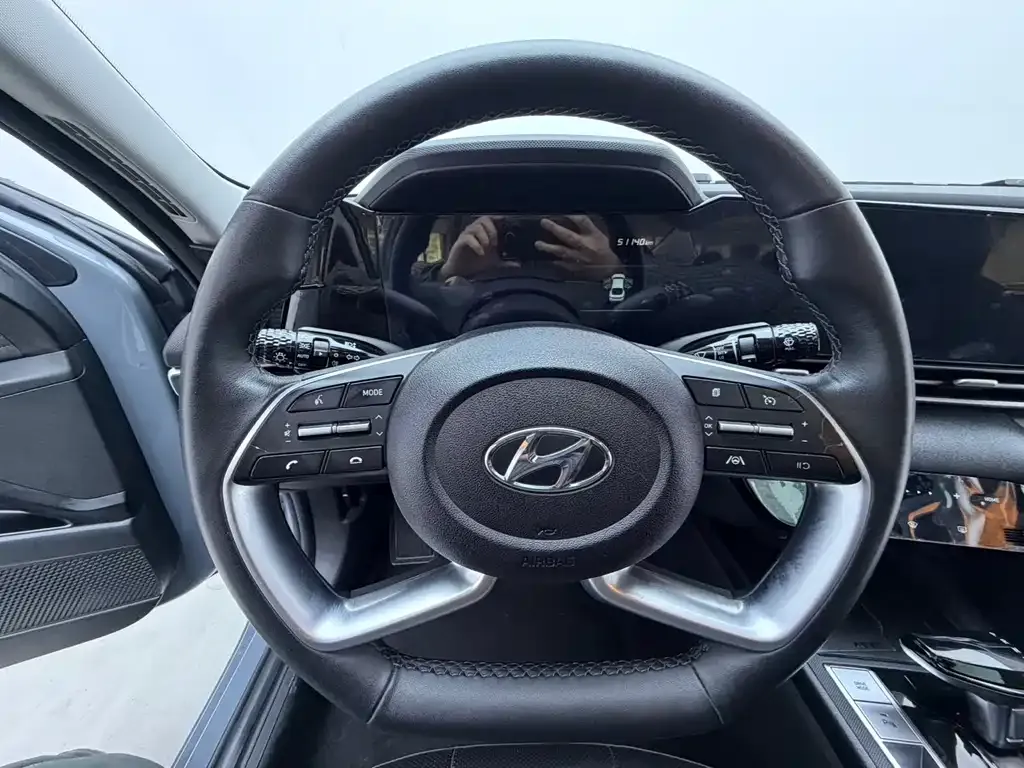 Hyundai Elantra — фото 9
