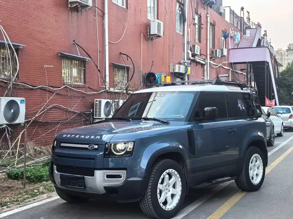 Land Rover Defender — фото 1