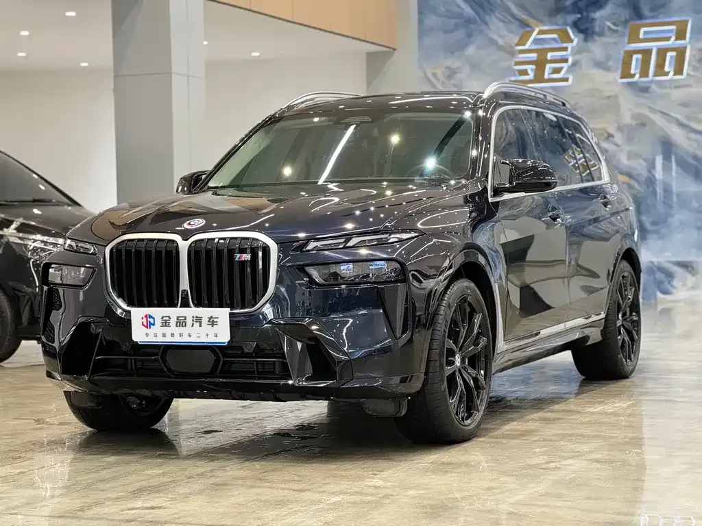 BMW X7 M60i — фото 1