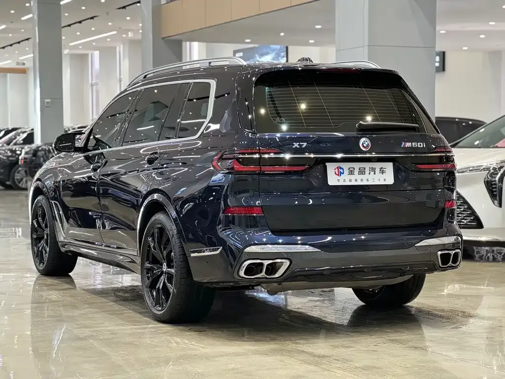 BMW X7 M60i — фото 6