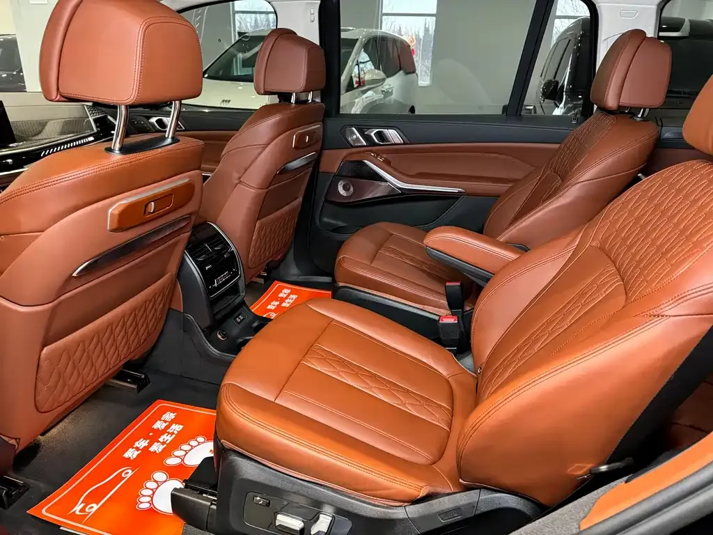 BMW X7 M60i — фото 10