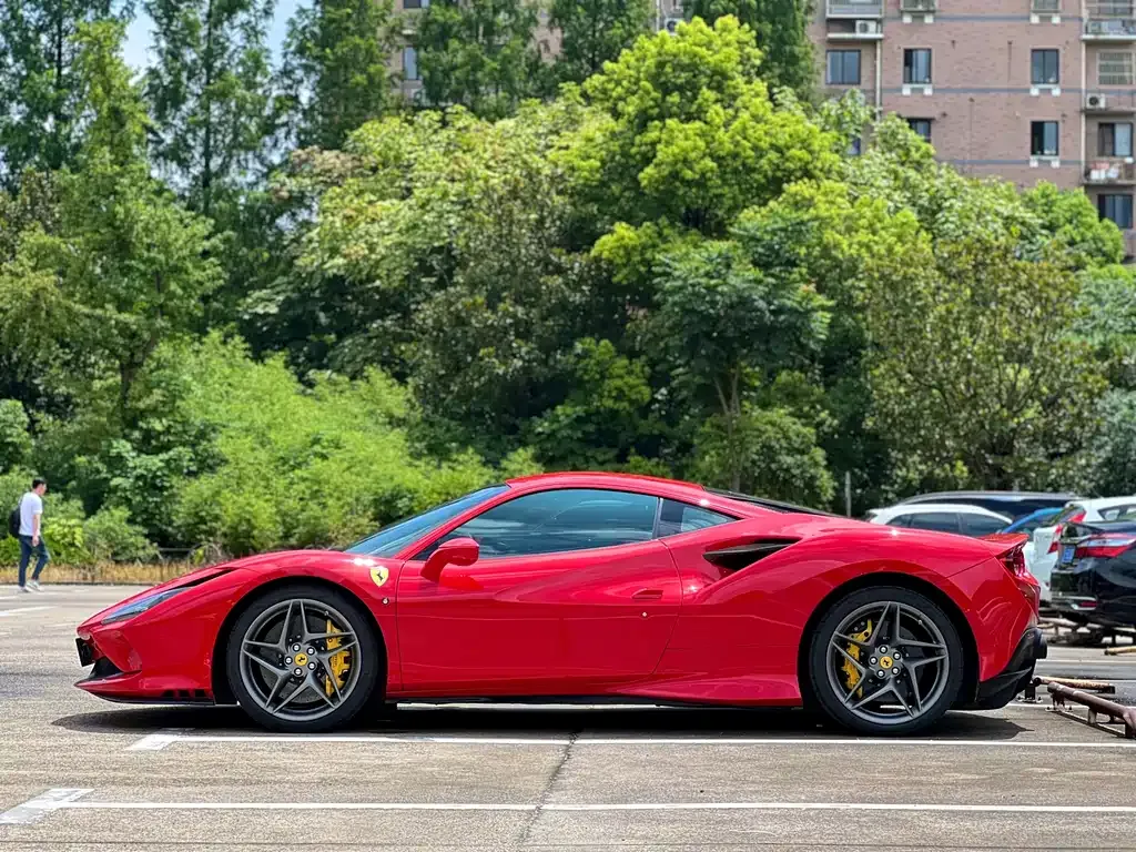Ferrari F8 — фото 6