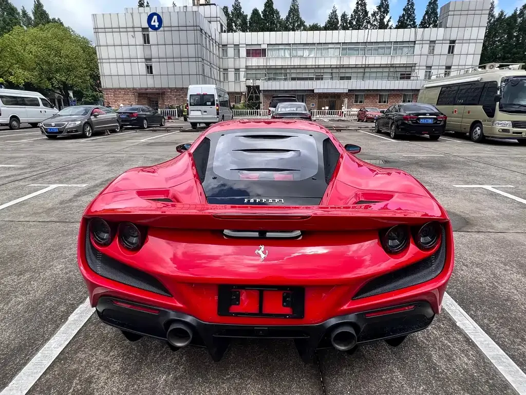 Ferrari F8 — фото 8