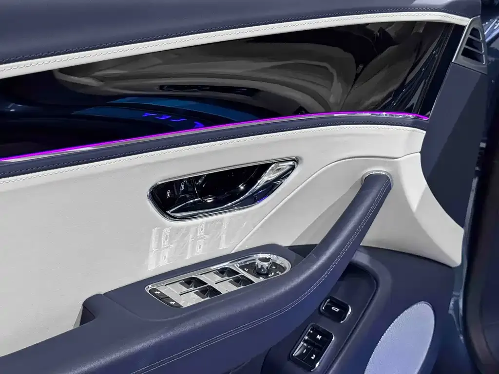 Bentley Flying Spur — фото 9