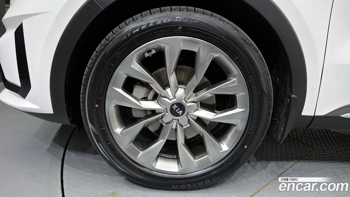 Kia Sorento — фото 8