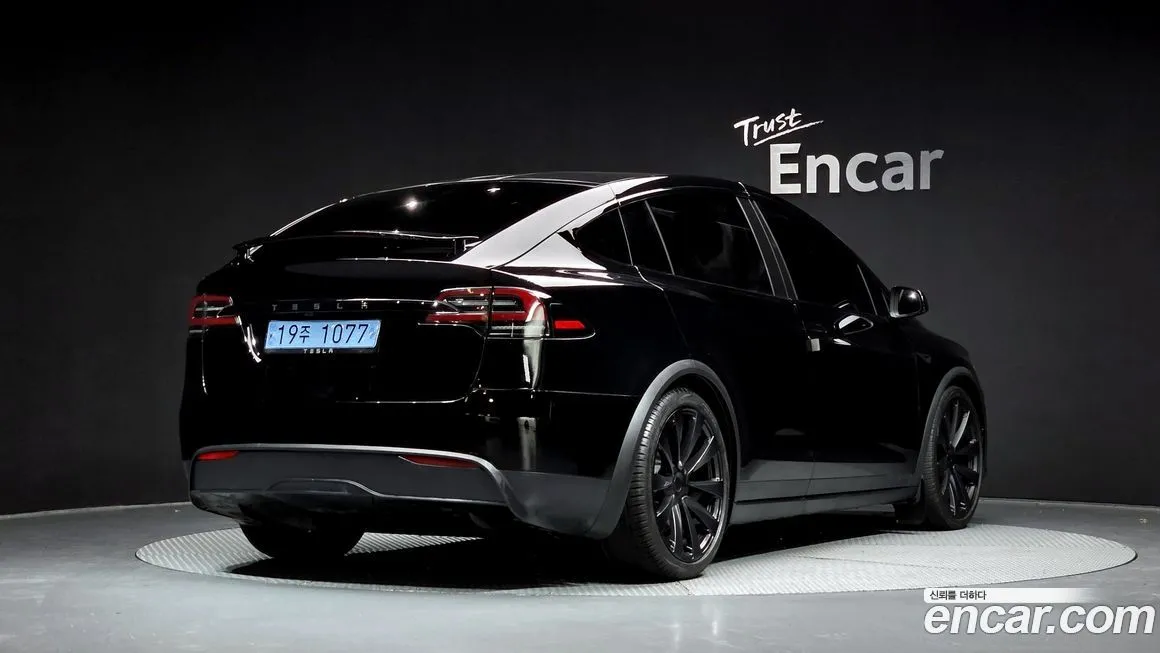 Tesla Model X — фото 3