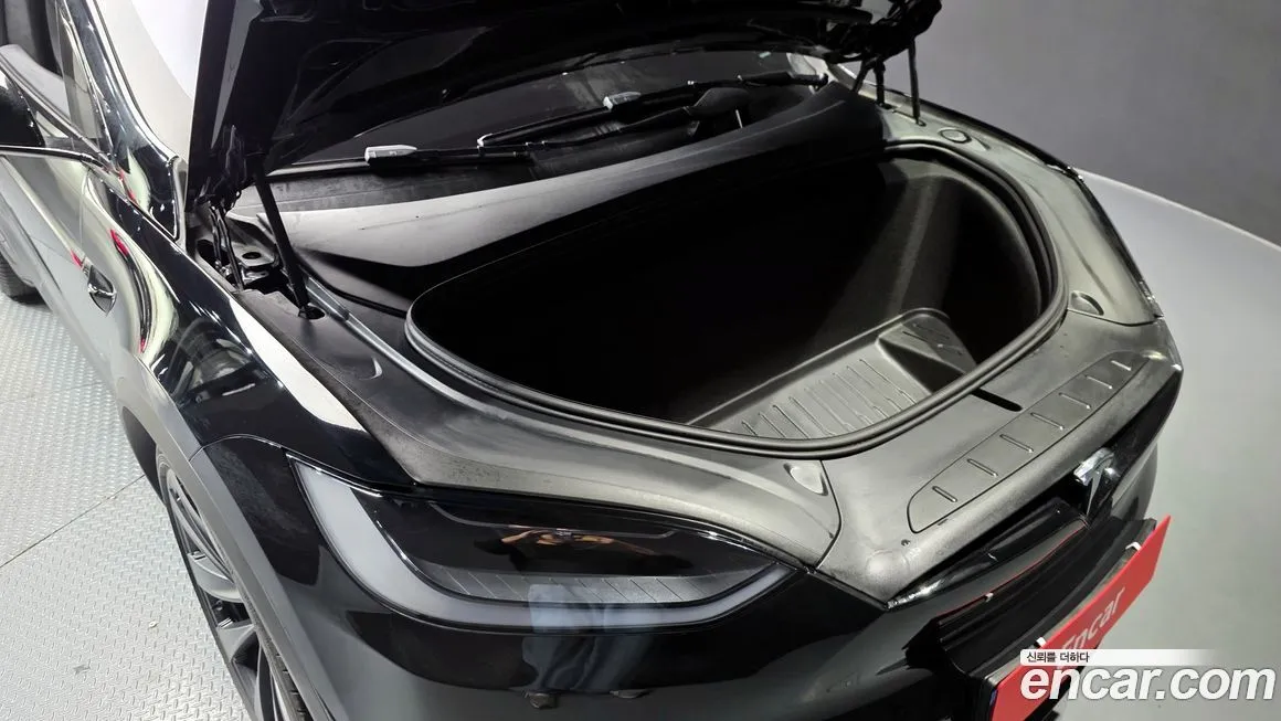 Tesla Model X — фото 5