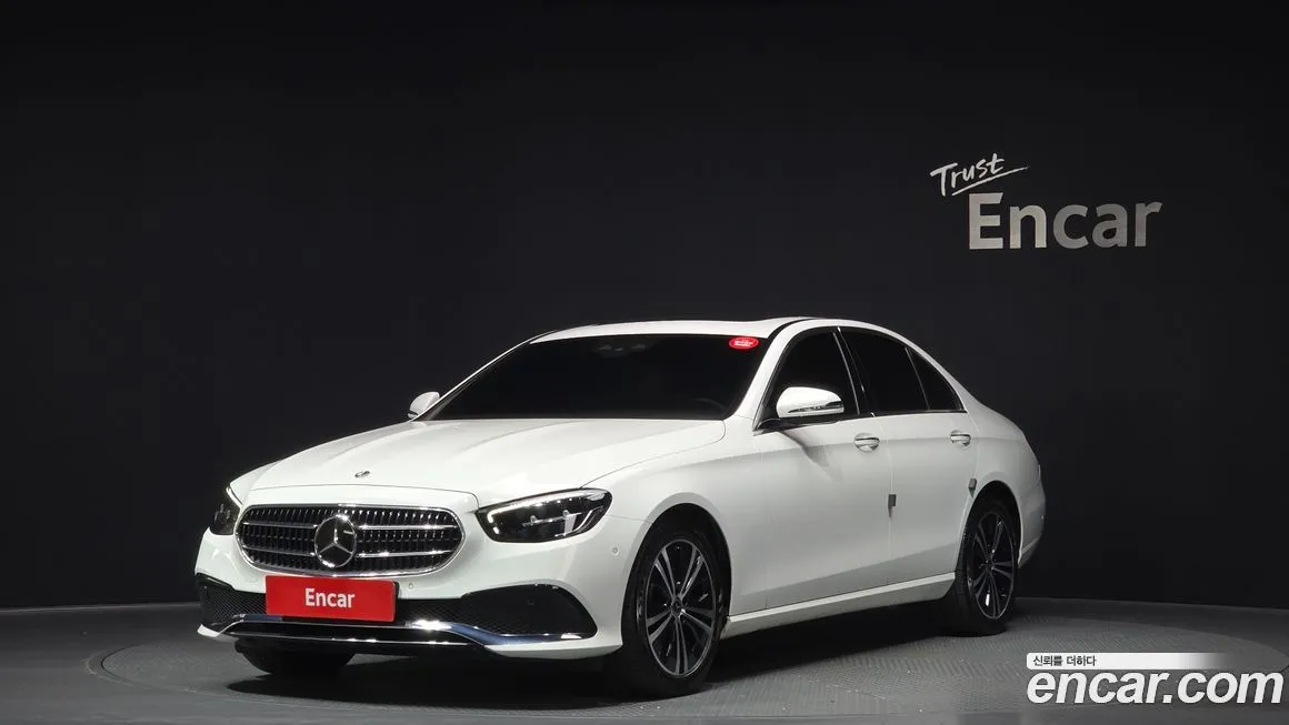 Mercedes-Benz E-Class — фото 1