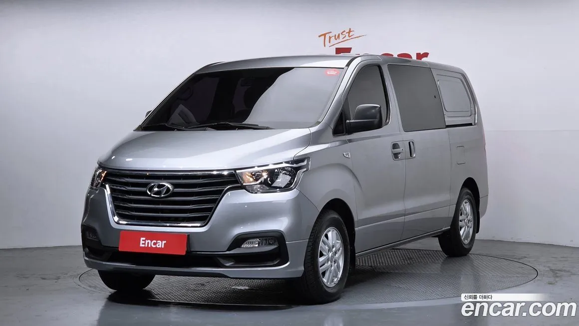 Hyundai Starex — фото 1