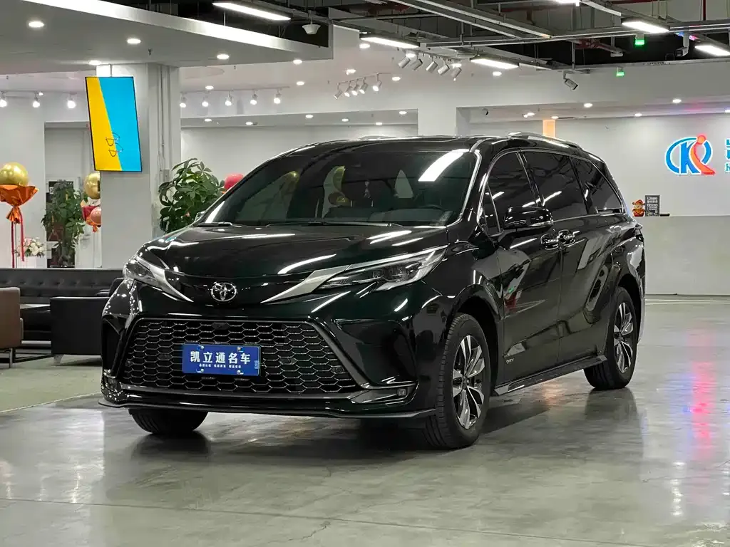 Toyota Granvia — фото 1