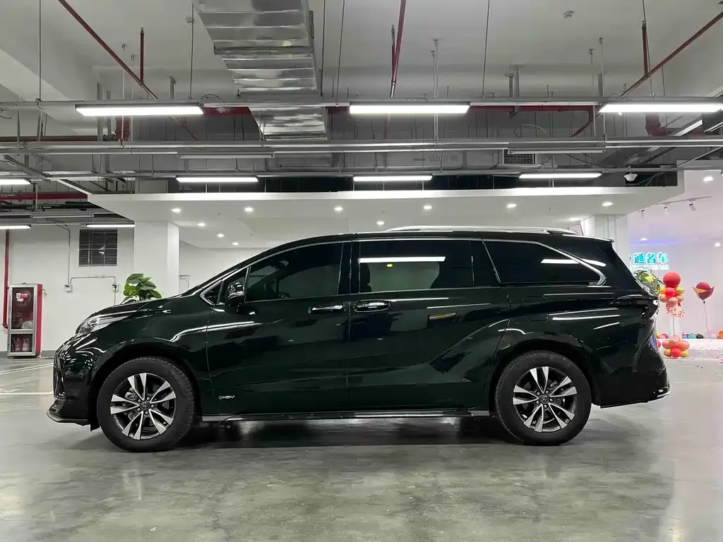 Toyota Granvia — фото 2