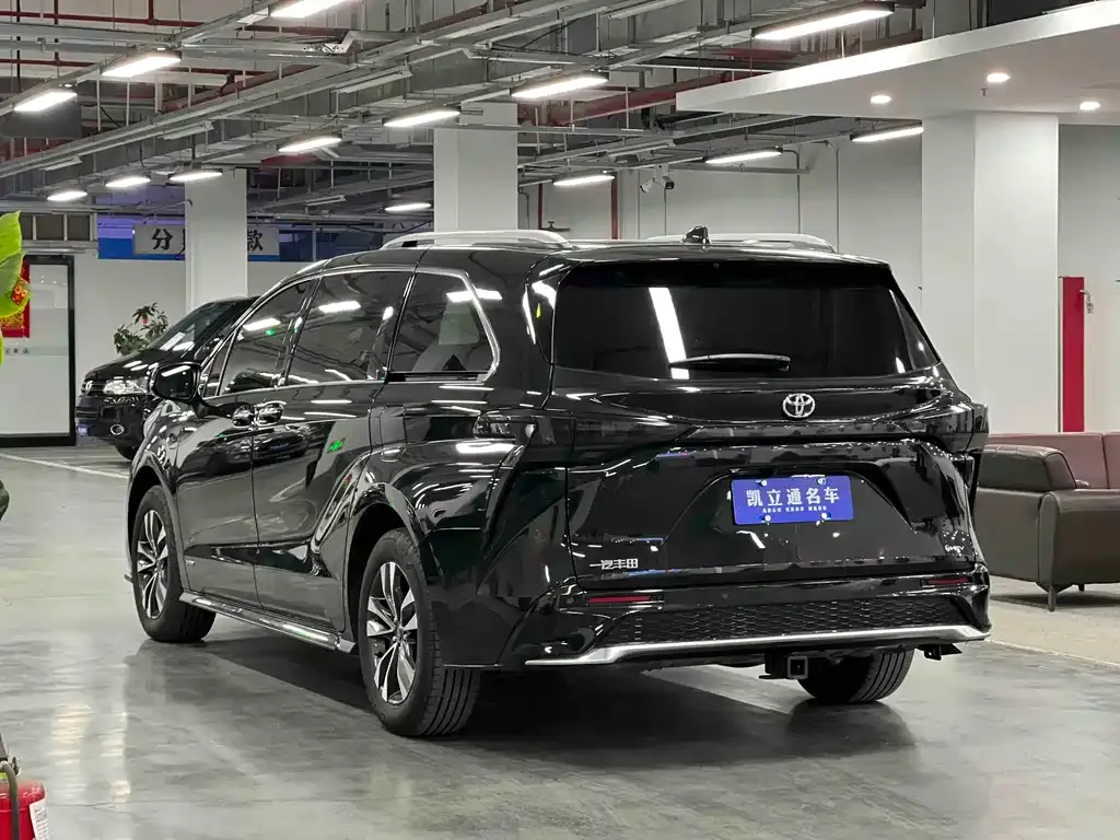 Toyota Granvia — фото 7