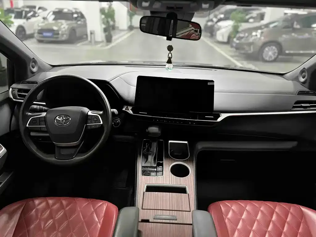 Toyota Granvia — фото 6