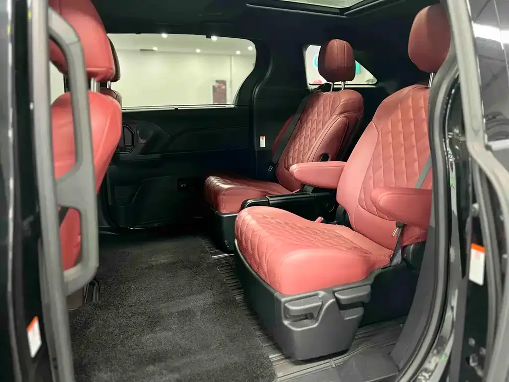 Toyota Granvia — фото 5