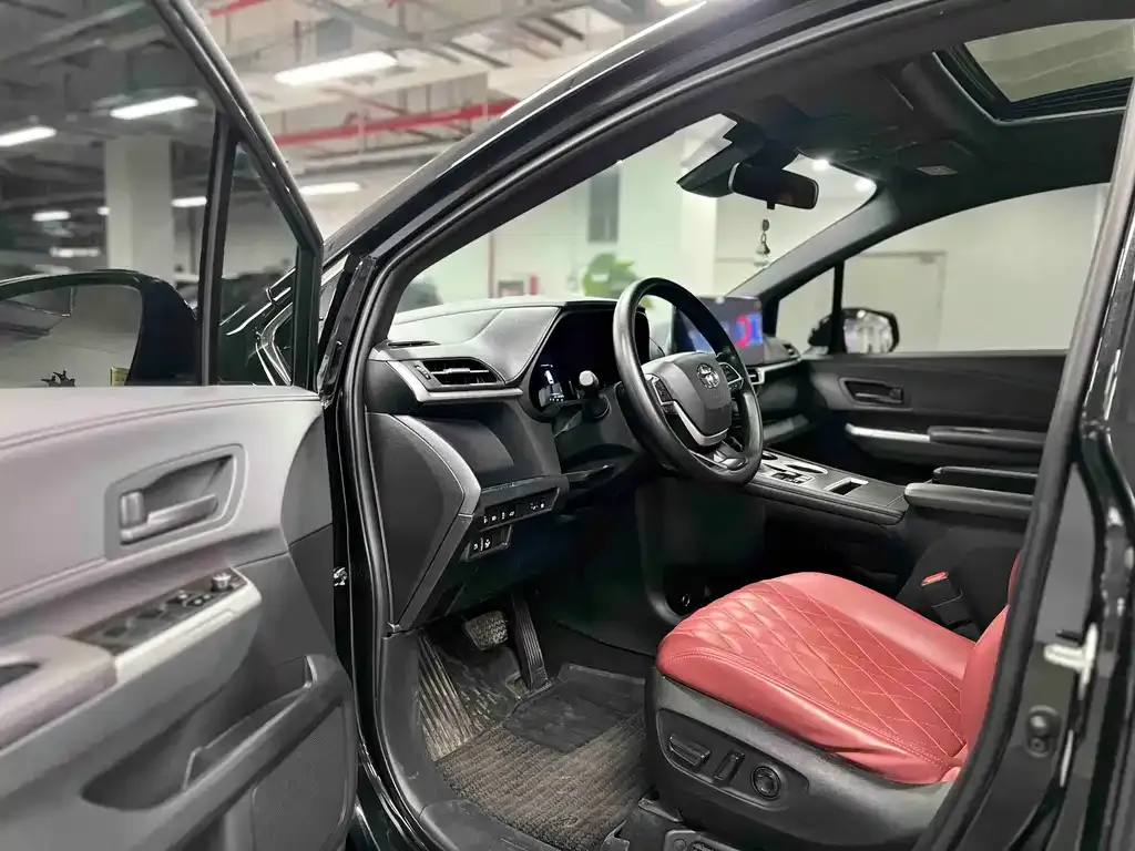 Toyota Granvia — фото 10