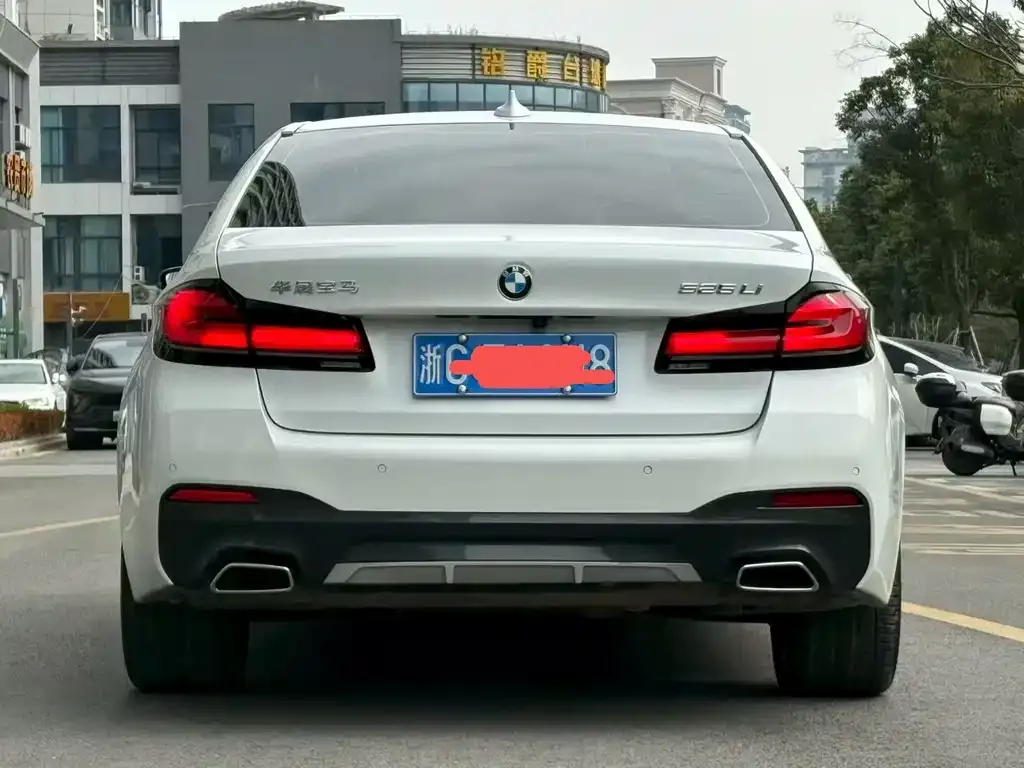 BMW 5 Series — фото 4