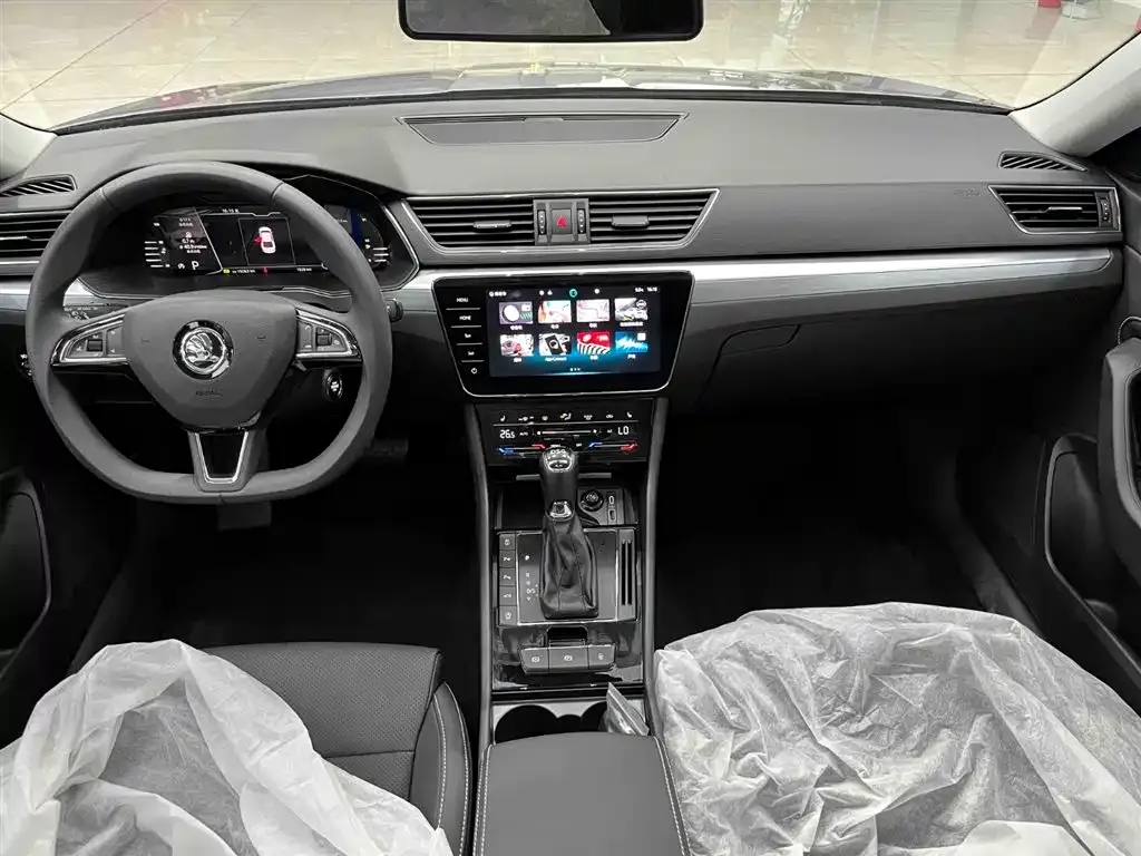 Skoda Superb — фото 10
