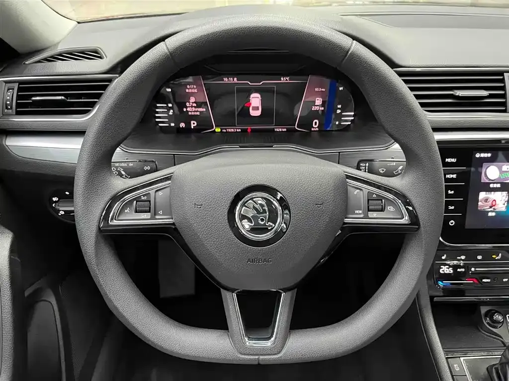 Skoda Superb — фото 9