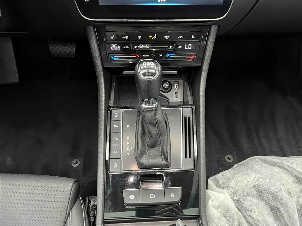 Skoda Superb — фото 7