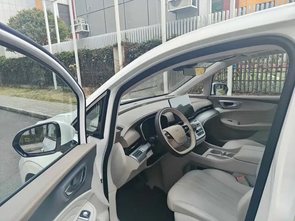 Roewe iMAX8 New Energy — фото 10