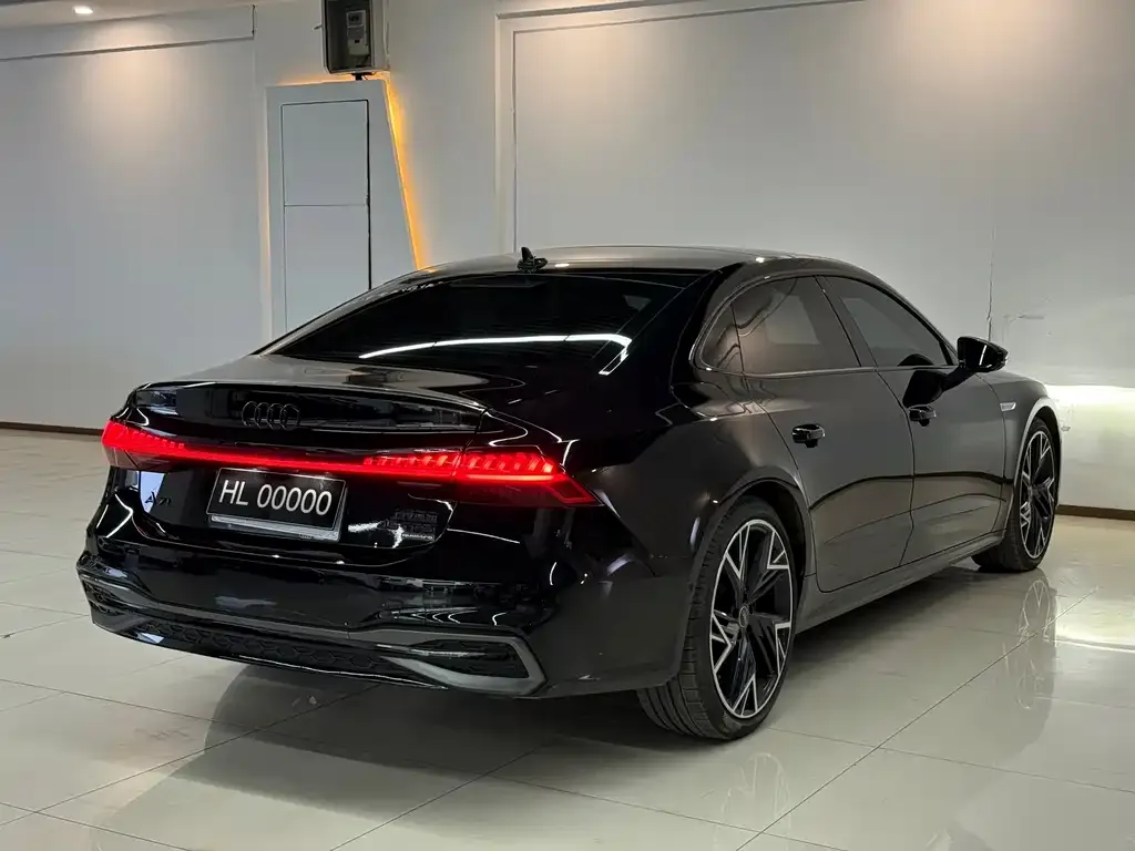 Audi A7L — фото 8