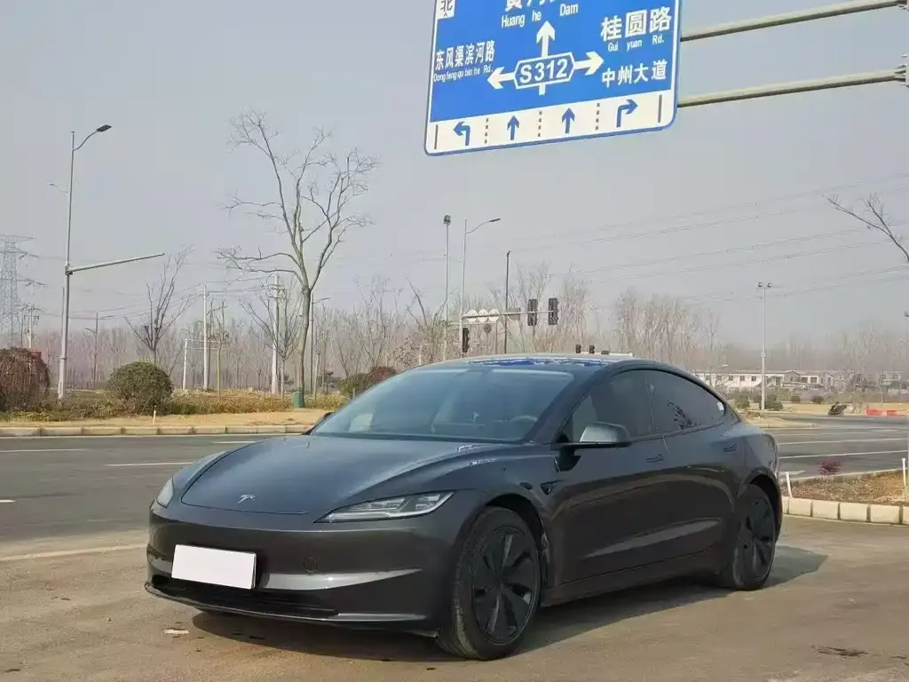 Tesla Model 3 — фото 1
