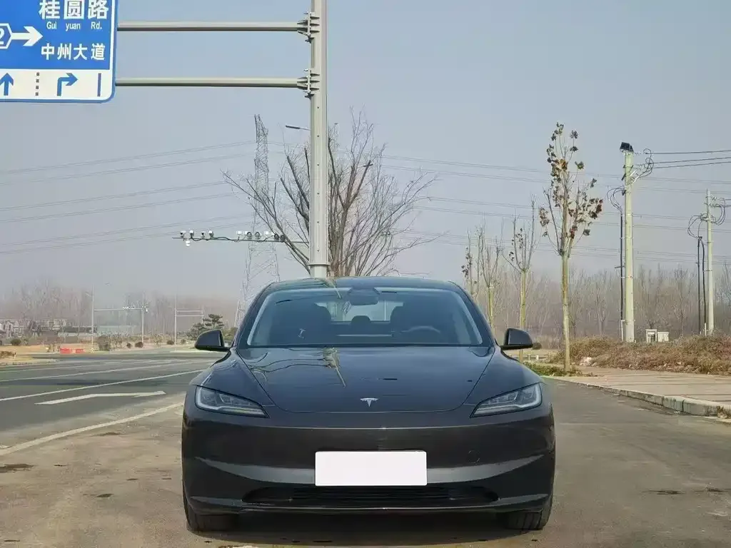 Tesla Model 3 — фото 4