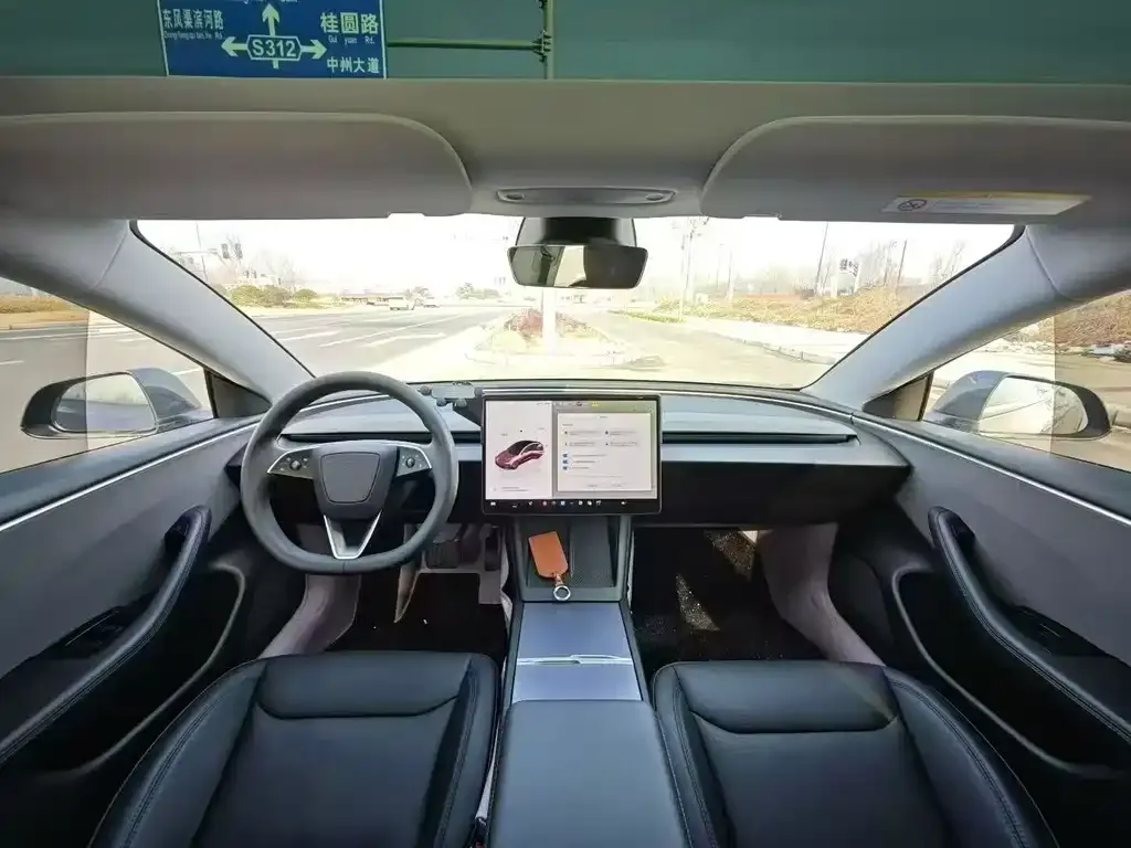Tesla Model 3 — фото 7