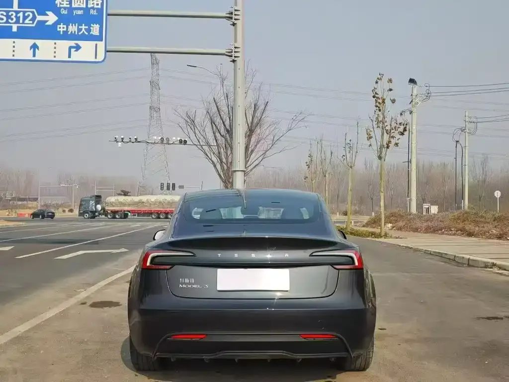 Tesla Model 3 — фото 8