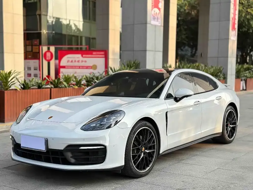 Porsche Panamera — фото 1