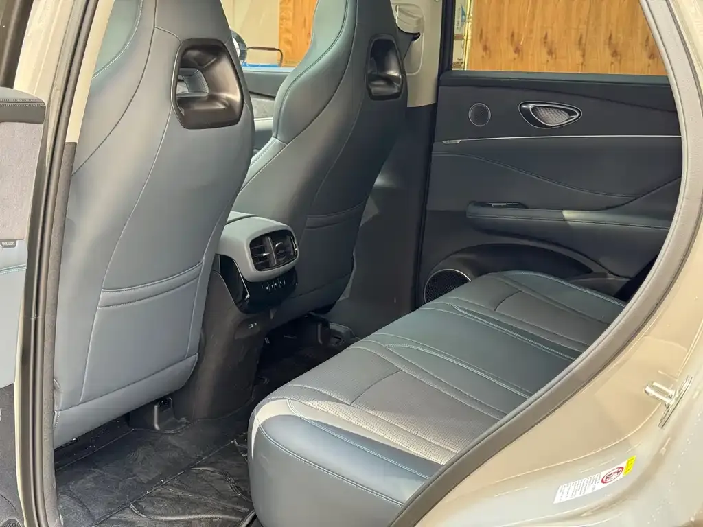 BYD Hiace 07 DM-i — фото 6