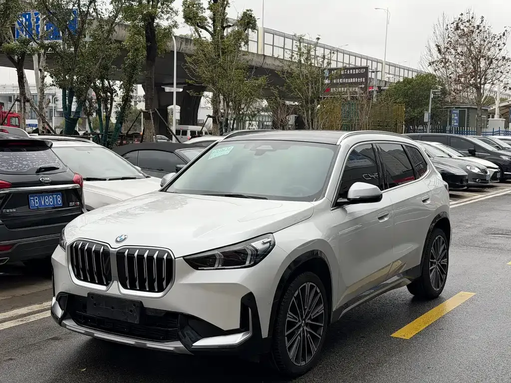 BMW X1 — фото 1