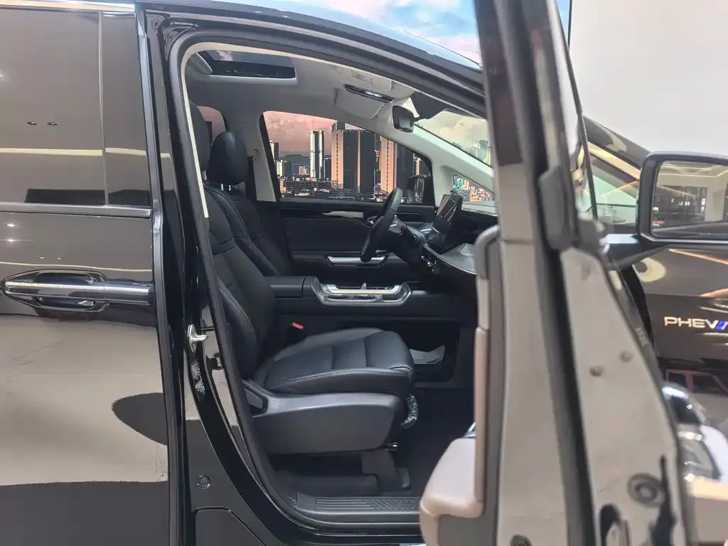 GAC Motor E8 Hybrid — фото 9