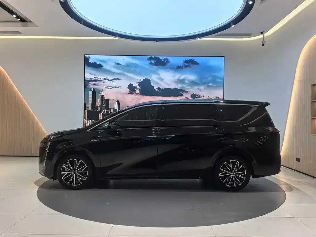GAC Motor E8 Hybrid — фото 2