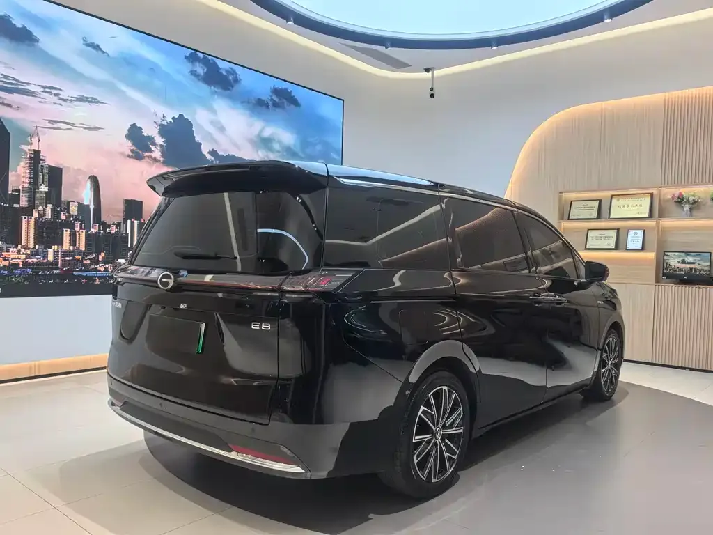 GAC Motor E8 Hybrid — фото 7