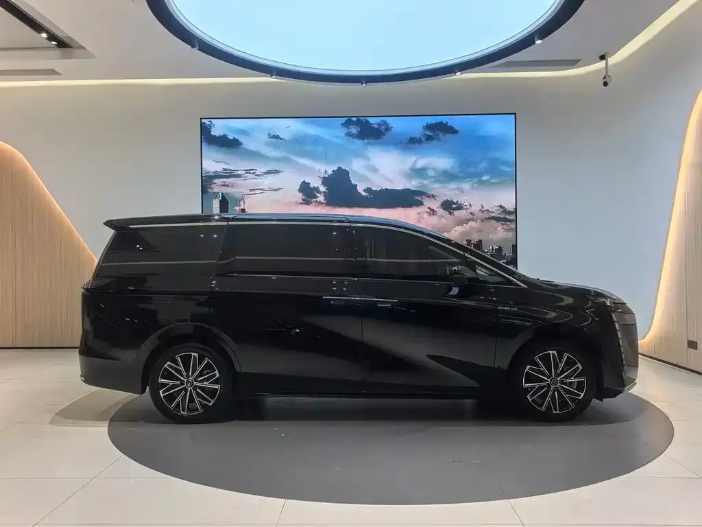 GAC Motor E8 Hybrid — фото 3
