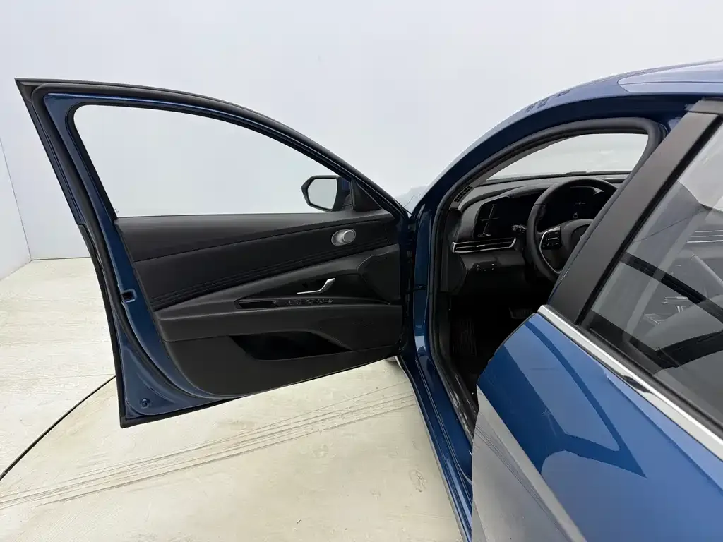 Hyundai Elantra — фото 2