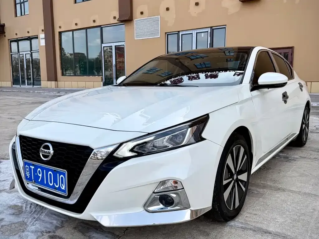 Nissan Teana — фото 1