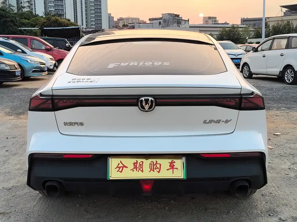 Changan UNI-V iDD — фото 4