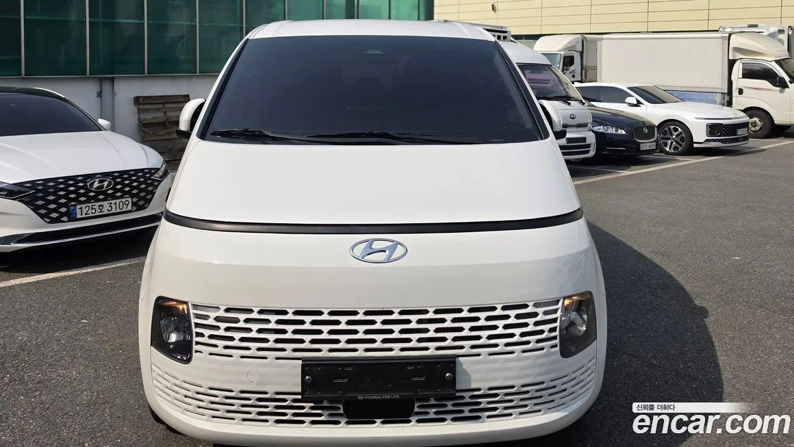 Hyundai Staria — фото 1