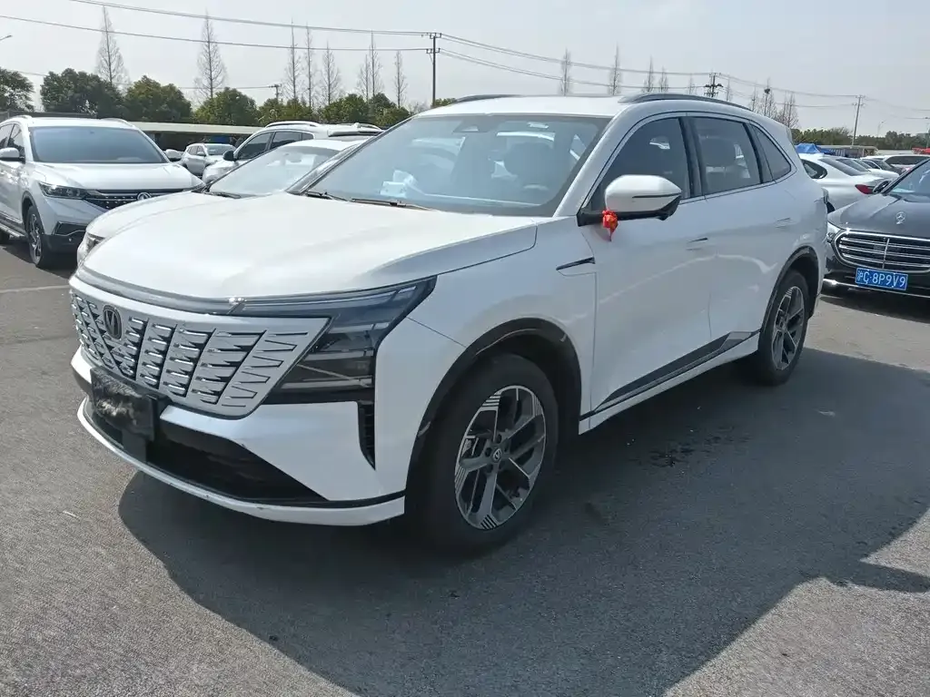 Changan CS75PLUS — фото 1