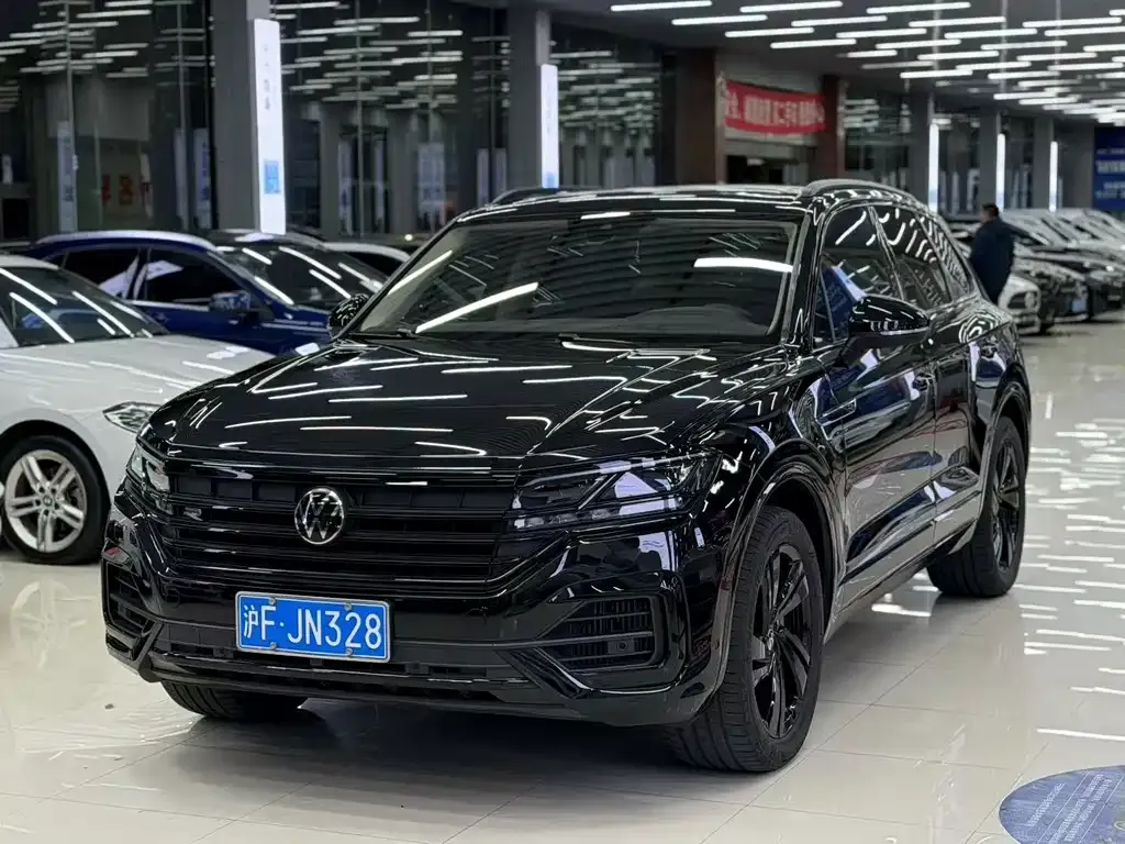 Volkswagen Touareg — фото 1