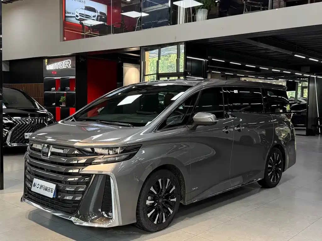 Toyota Vellfire — фото 1