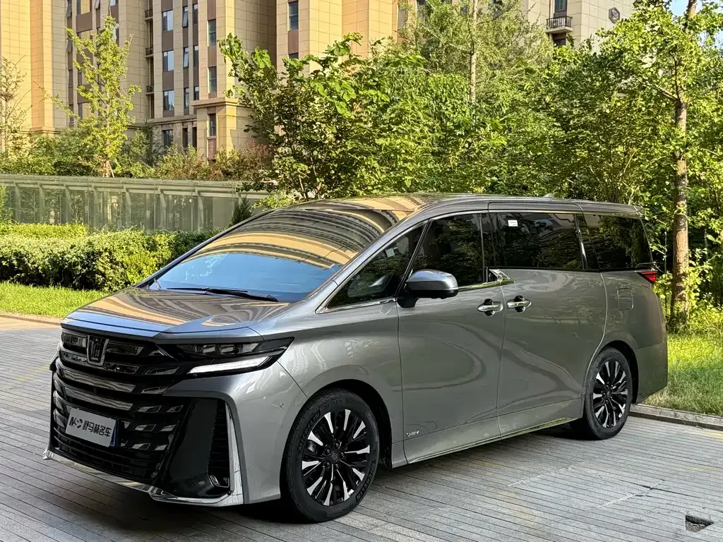 Toyota Vellfire — фото 8