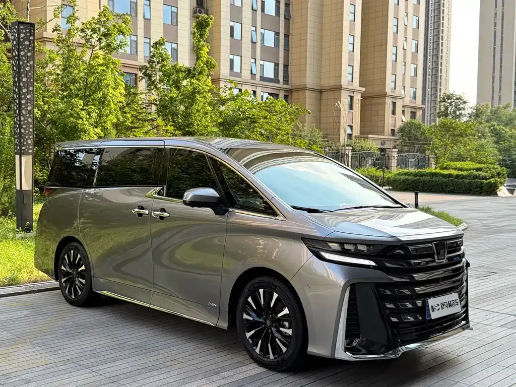 Toyota Vellfire — фото 4