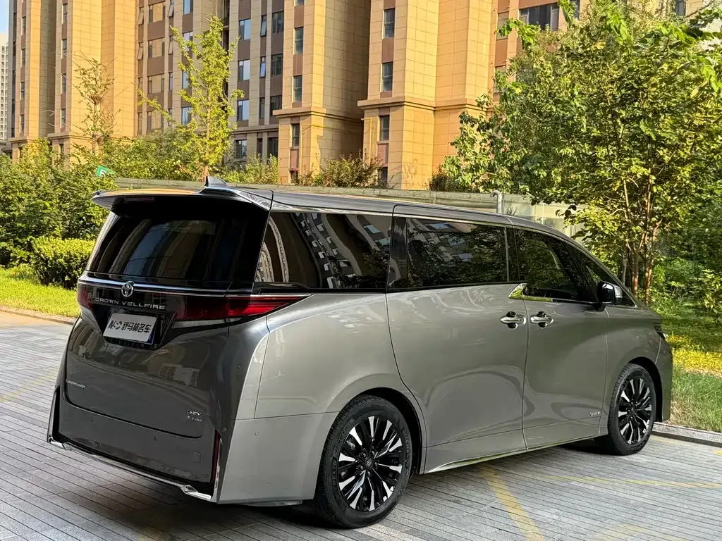Toyota Vellfire — фото 5